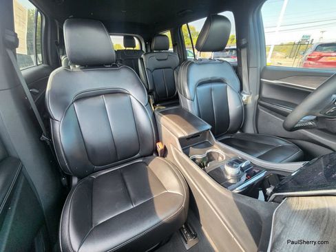 Used 2024 Jeep Grand Cherokee L Limited w/ Black Appearance Package AWD/4WD image 34