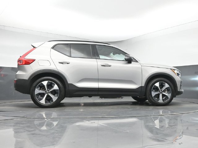 Used 2024 Volvo XC40 B5 Plus AWD/4WD image 41