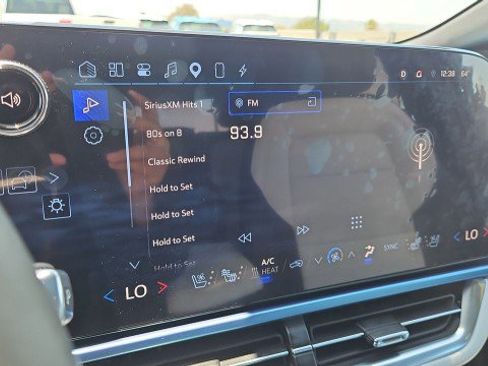 Used 2024 Chevrolet Equinox EV LT FWD image 13