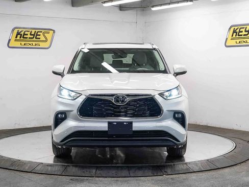 Used 2022 Toyota Highlander Limited AWD/4WD image 6