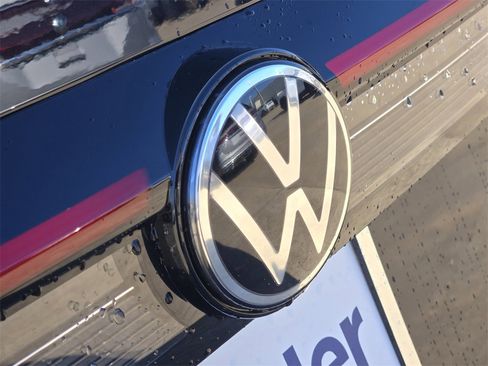 New 2026 Volkswagen Taos SE image 7