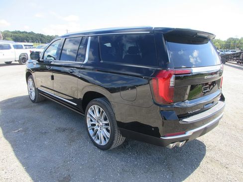 New 2026 GMC Yukon XL Denali w/ Denali Reserve Package AWD/4WD image 6