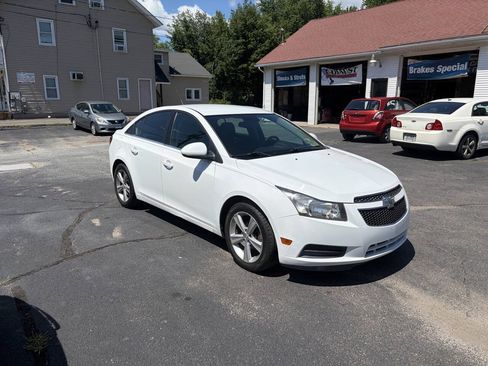 Used 2014 Chevrolet Cruze LT FWD image 2