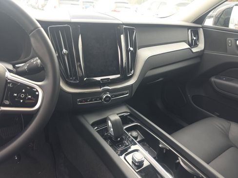 Used 2025 Volvo XC60 B5 Plus image 7