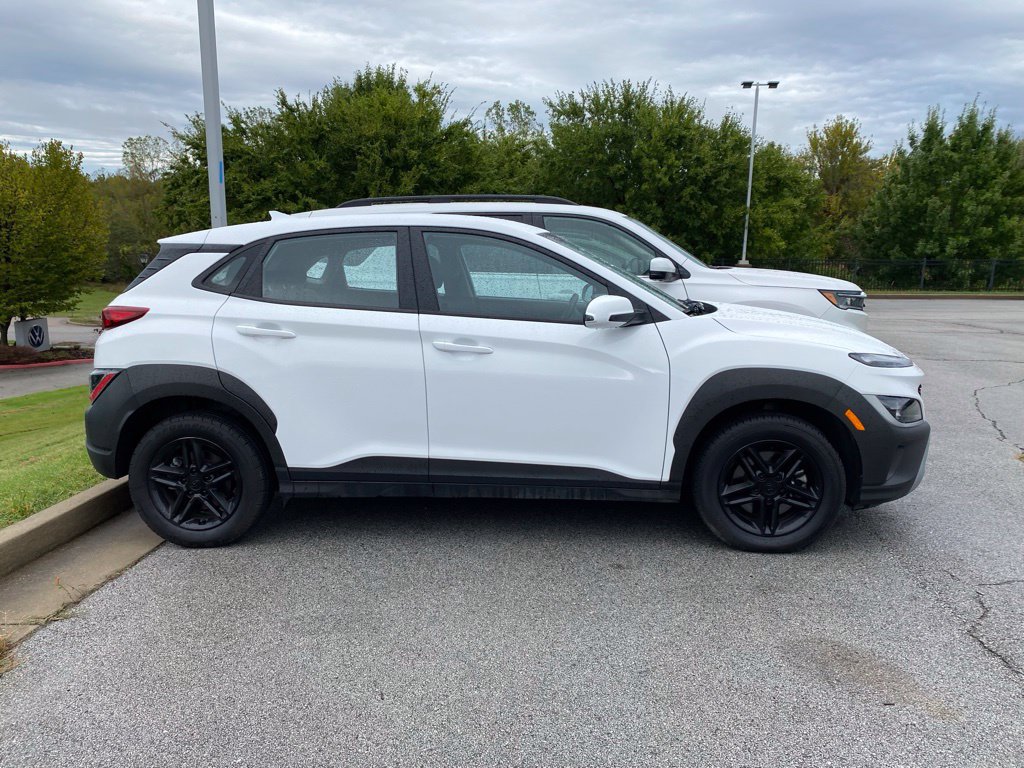 Used 2023 Hyundai Kona SE w/ Cargo Package AWD/4WD image 4