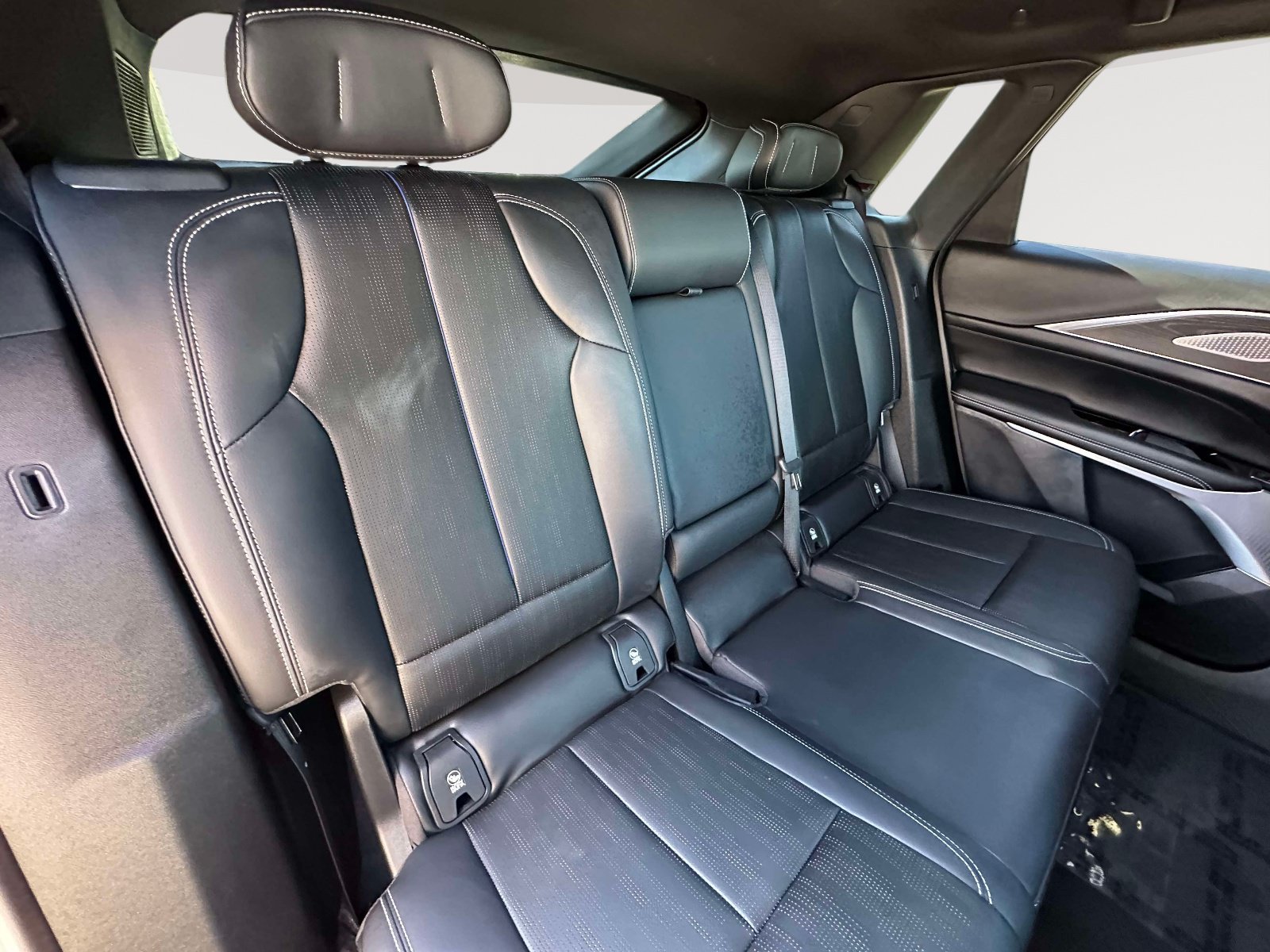 Certified 2024 Cadillac Lyriq Luxury AWD/4WD image 28