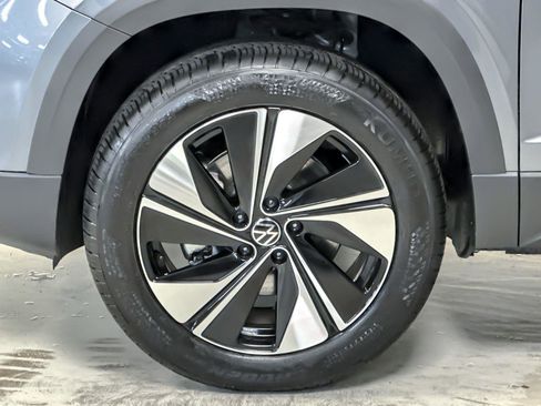 New 2026 Volkswagen Taos SE image 24