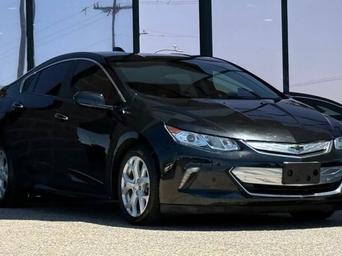 Used 2018 Chevrolet Volt Premier w/ Driver Confidence Package FWD image 17