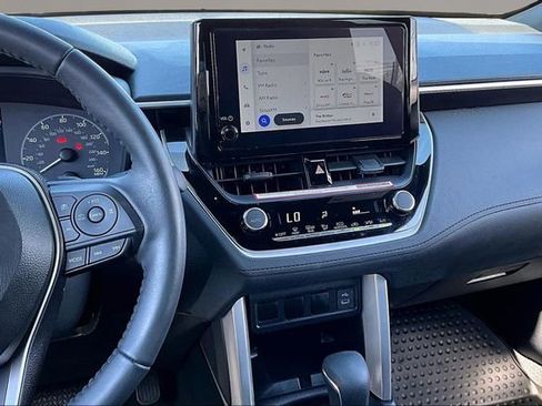 Used 2024 Toyota Corolla Cross SE image 9