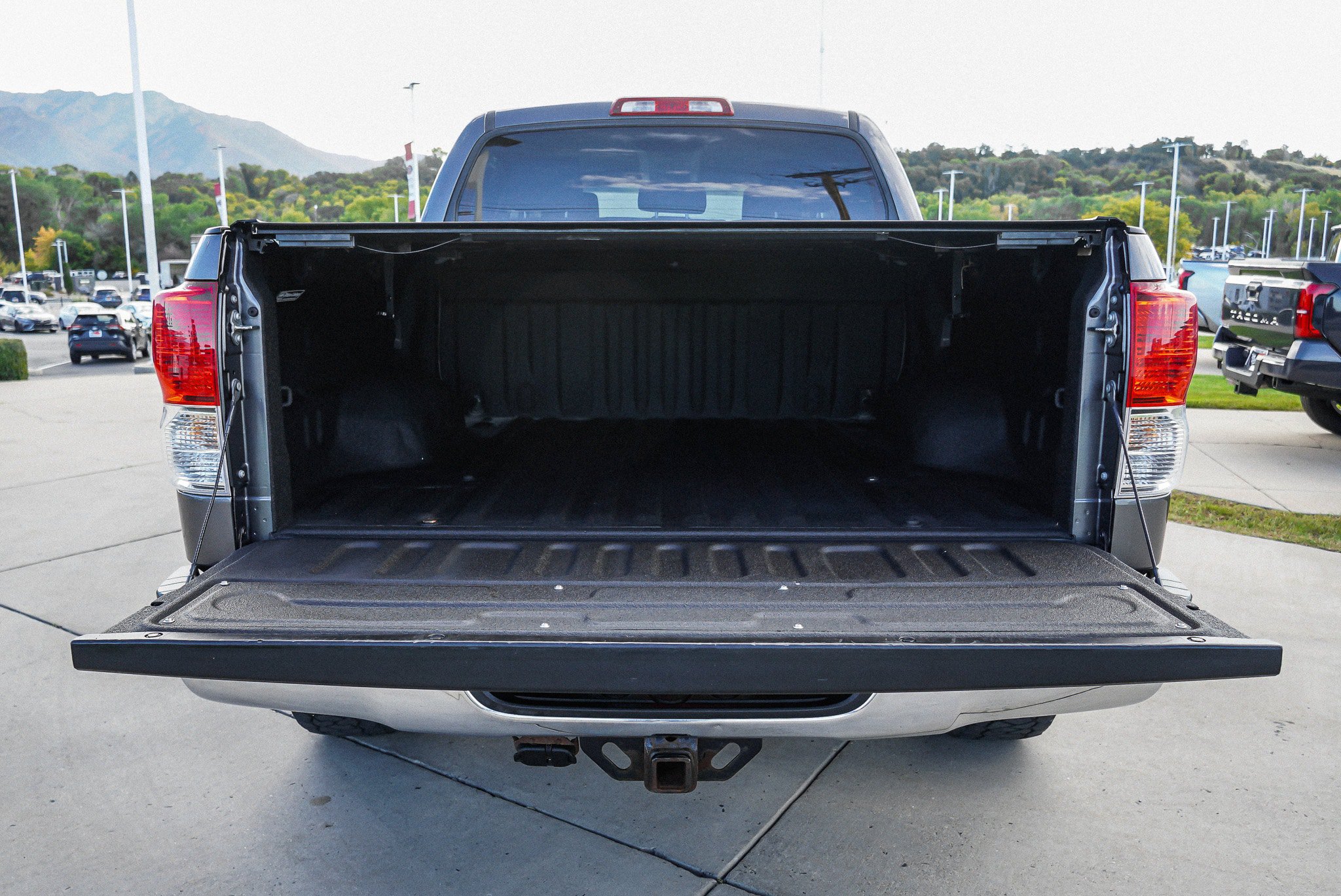 Used 2013 Toyota Tundra 4x4 CrewMax w/ Tow Pkg image 14