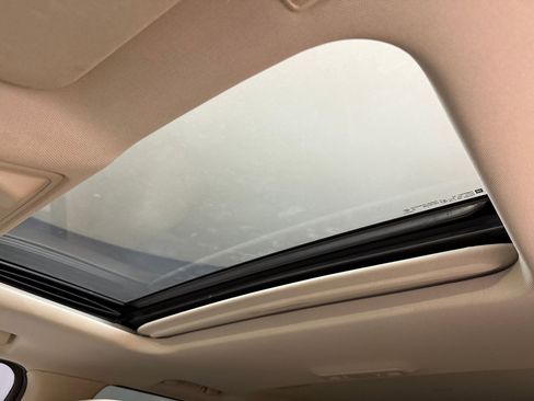 Used 2018 Cadillac Escalade Luxury image 15