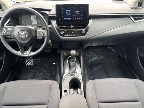 Used 2025 Toyota Corolla LE image 29
