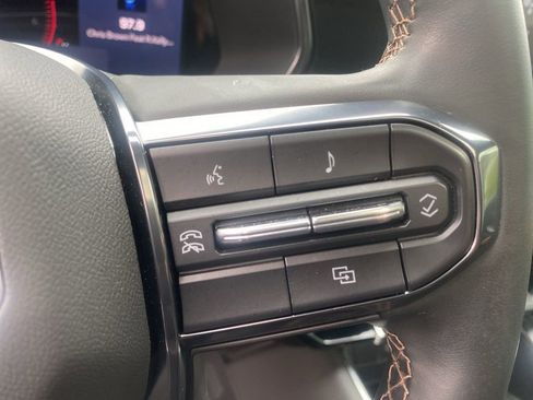 Used 2024 GMC Canyon AT4 w/ Technology Package image 18