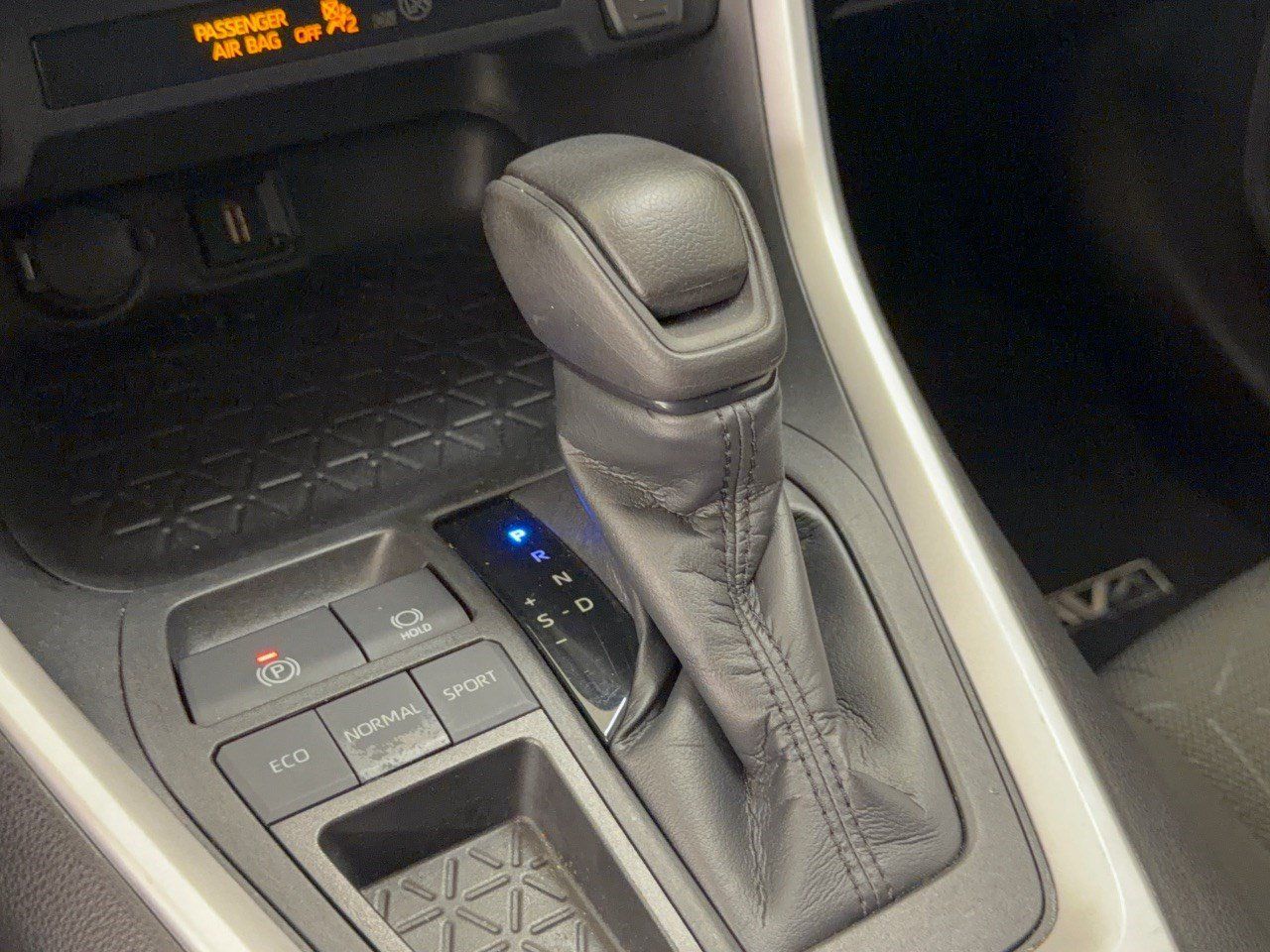 Used 2021 Toyota RAV4 XLE w/ Convenience Package FWD image 21