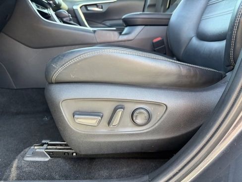 Used 2020 Toyota RAV4 XLE Premium image 9