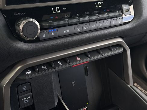 Used 2025 Toyota Tundra Limited image 21