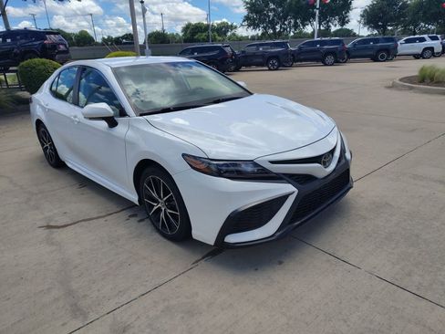Used 2023 Toyota Camry SE FWD image 15