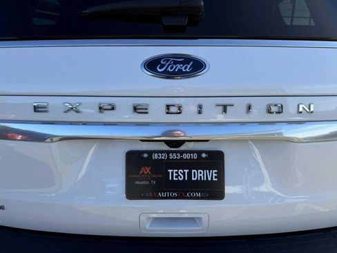 Used 2024 Ford Expedition Platinum image 18