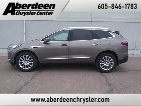 Used 2018 Buick Enclave Essence image 1
