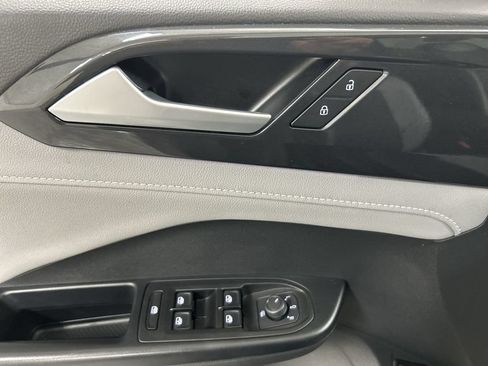 Certified 2023 Volkswagen Taos SEL AWD/4WD image 11