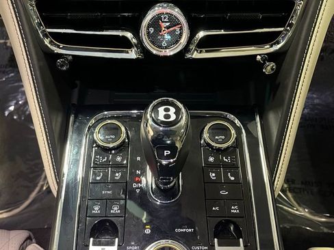 Used 2022 Bentley Flying Spur V8 image 15