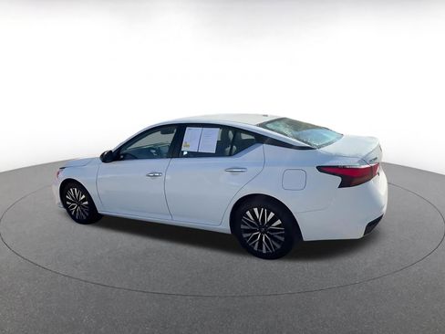 Used 2025 Nissan Altima 2.5 SV image 10