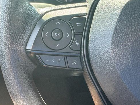 Used 2025 Toyota RAV4 XLE AWD/4WD image 18