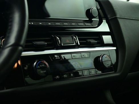 Used 2024 Nissan Pathfinder SL image 29