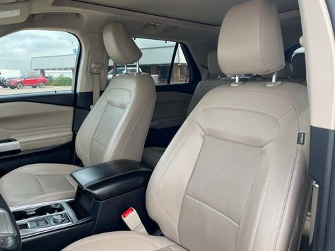 Used 2021 Ford Explorer Limited w/ Equipment Group 301A image 10