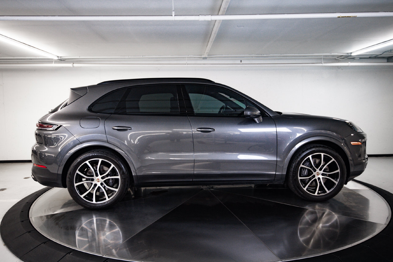 Certified 2024 Porsche Cayenne AWD/4WD image 8