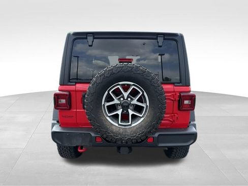 Used 2024 Jeep Wrangler Unlimited Rubicon w/ Convenience Group AWD/4WD image 5