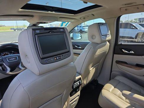 Certified 2017 GMC Acadia Denali w/ Technology Package FWD image 27