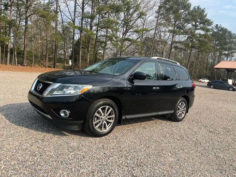 Used 2015 Nissan Pathfinder SV w/ Cargo Package image 2
