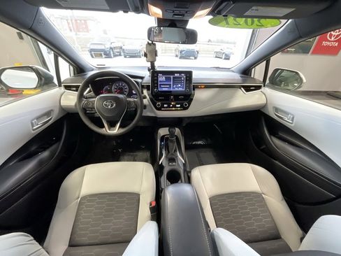 Used 2021 Toyota Corolla SE w/ SE Preferred Package image 8