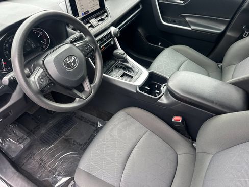 Used 2025 Toyota RAV4 XLE FWD image 9