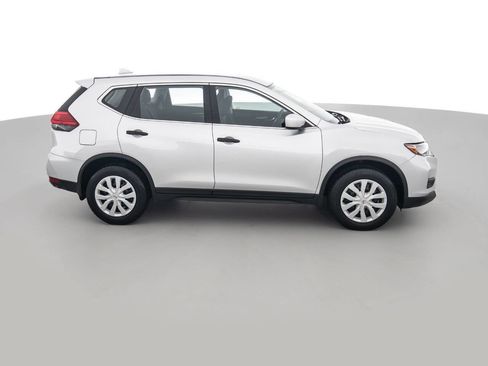 Used 2017 Nissan Rogue S image 4