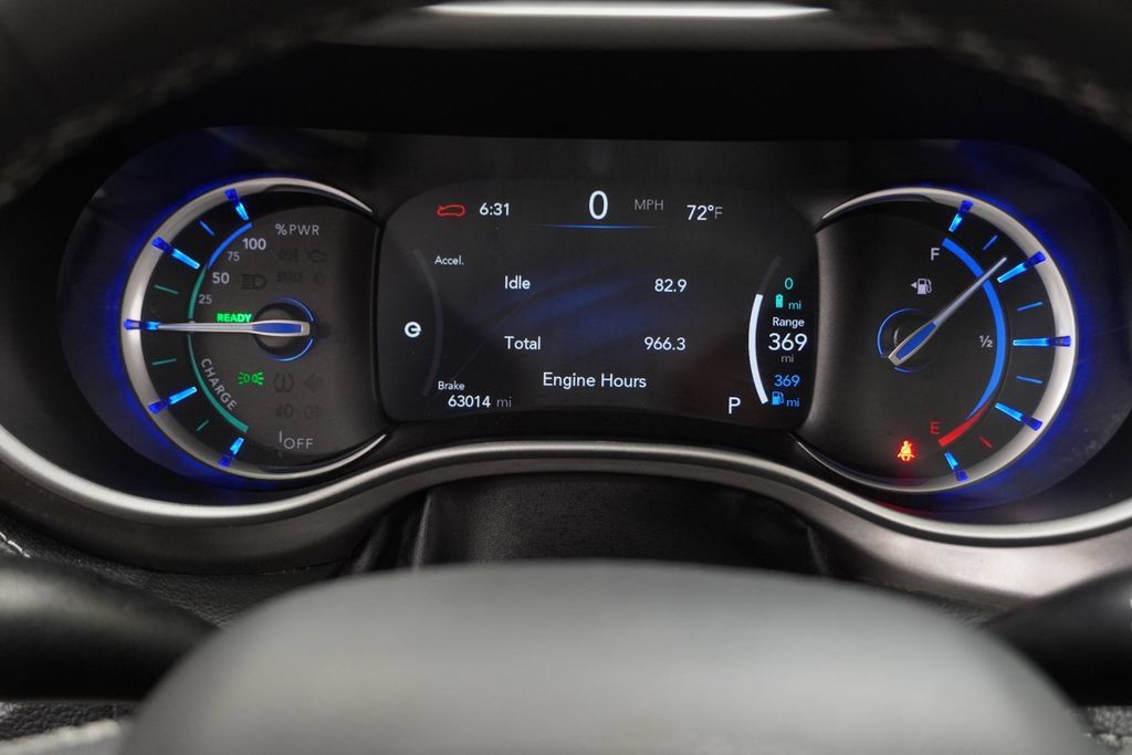 Used 2024 Chrysler Pacifica Limited FWD image 4