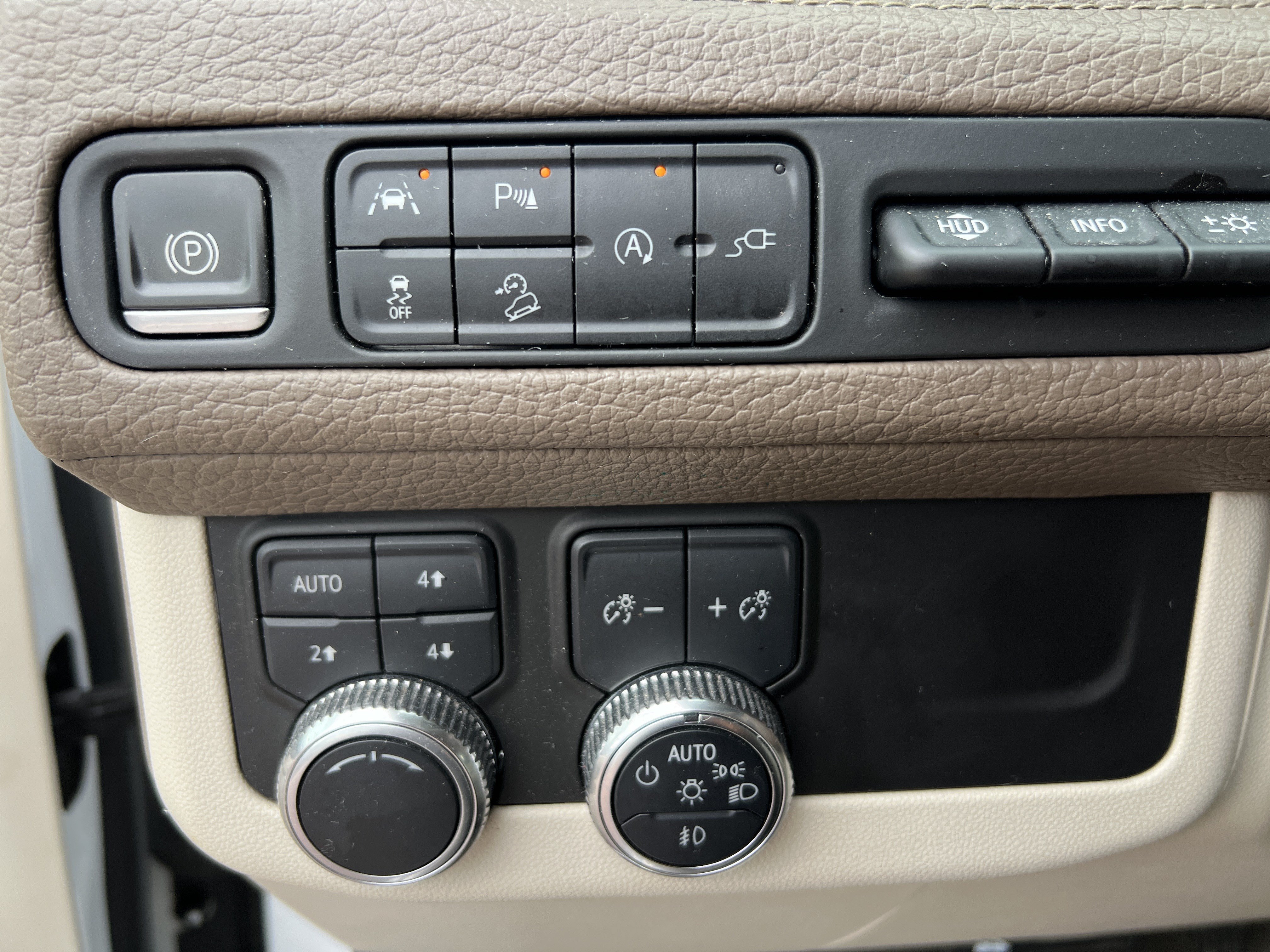Used 2021 GMC Yukon Denali w/ Denali Premium Package AWD/4WD image 34
