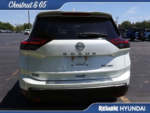 Used 2024 Nissan Rogue SV image 18