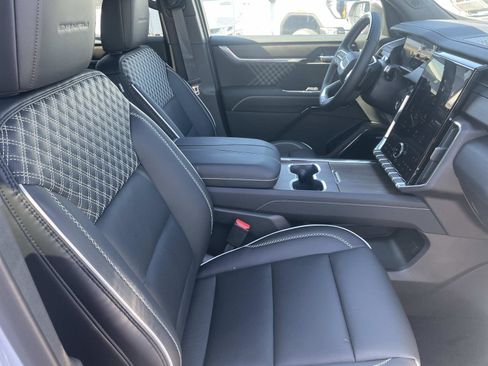 New 2026 GMC Acadia Denali w/ Super Cruise Package FWD image 28