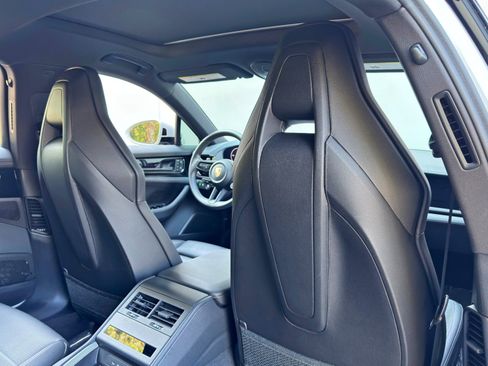 Used 2025 Porsche Panamera image 43