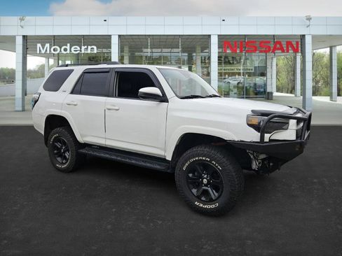 Used 2021 Toyota 4Runner SR5 image 2
