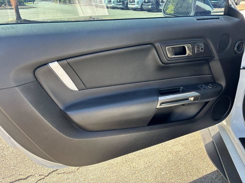 Used 2021 Ford Mustang Shelby GT500 w/ Technology Package RWD image 12
