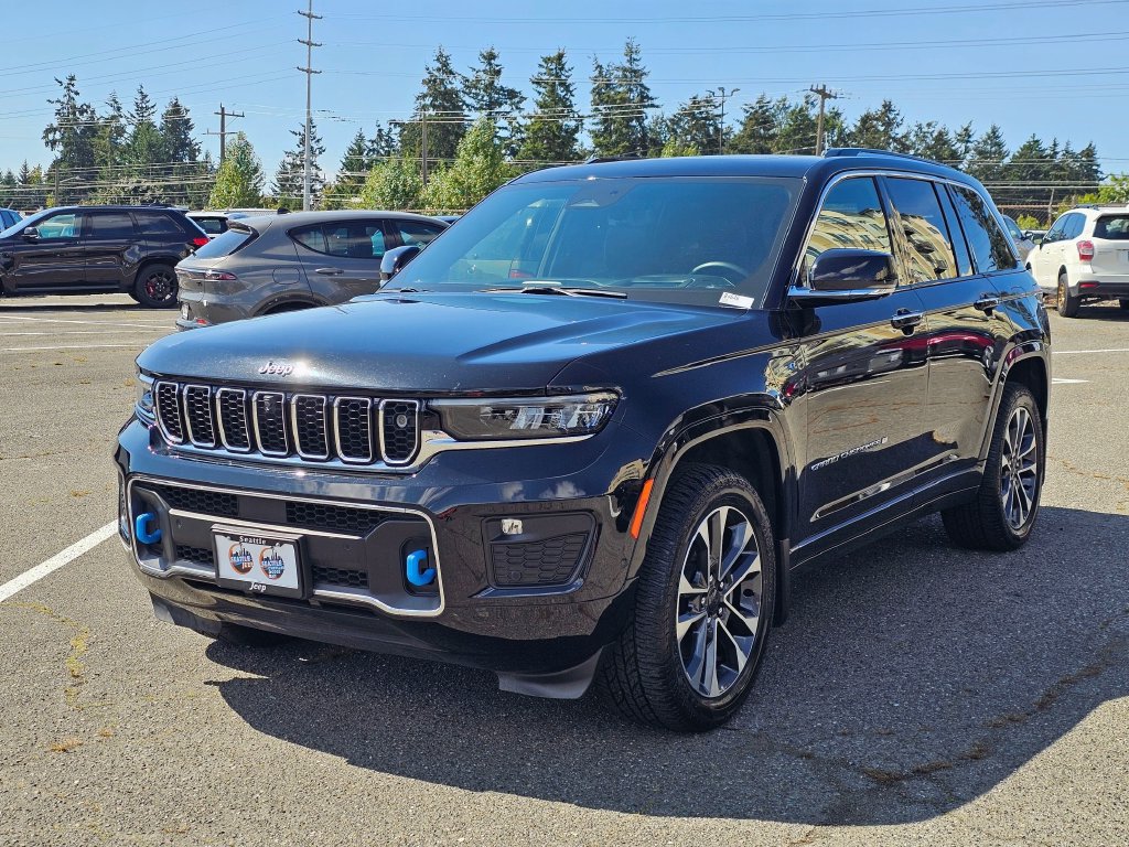 Used 2023 Jeep Grand Cherokee Overland w/ Advanced Protech Group III AWD/4WD image 4