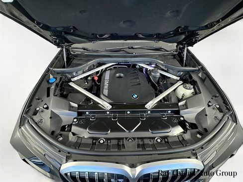 Used 2024 BMW X7 xDrive40i w/ M Sport Package AWD/4WD image 32