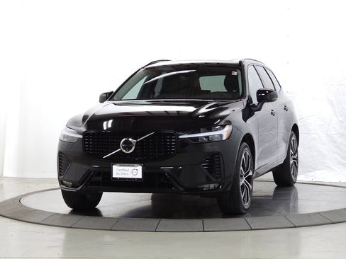 Certified 2025 Volvo XC60 B5 Plus AWD/4WD image 3