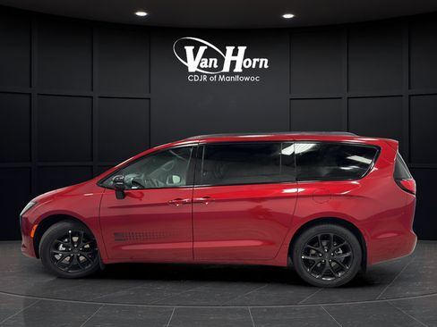 New 2027 Chrysler Pacifica Select FWD image 4