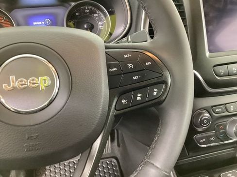 Used 2023 Jeep Cherokee Trailhawk image 20