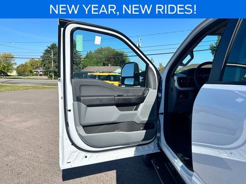 New 2026 Ford F250 XL w/ XL Chrome Package image 11