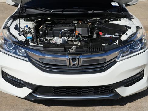 Used 2017 Honda Accord Sport image 7